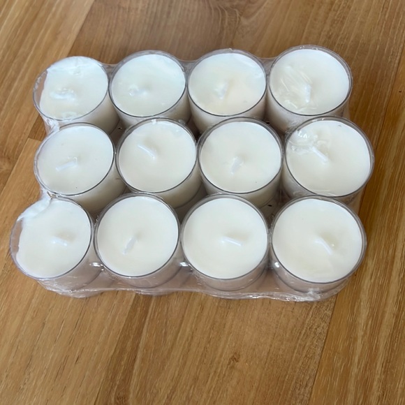 New in package 24 Unscented Tea Light candles - Picture 1 of 3